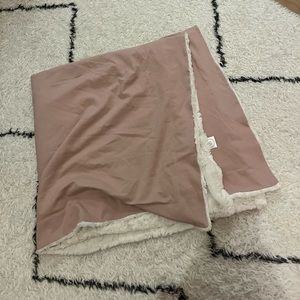 NWOT lou lou and company blush large blanket